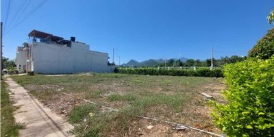 Espectacular  lote  en el conjunto  residencial  más cotizado  de la ciudad  de Valledupar 

El lote con excelente  ubicación  dentro de un conjunto  residencial  puede también  tener uso comercial  para proveer al resto  de los residentes. 

Son cuatrocientos  noventa metros con Excelente  frente y totalmente  plano  urbanizado  y con escritura  y certificado  de tradición  y libertad  al día 

Su precio  es negociable  y escuchan oferta. 

Si es de su interes no dude en comunicarse  y por favor no olvide el código.