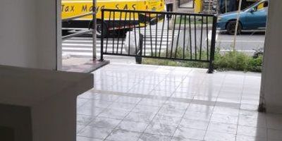 Local comercial primer piso ubicado en el Sector de la américa, en la carrera 82, nos ofrece un área de 40 metros aproximadamente, cuenta con: 1 baño, piso en cerámica.
Los datos de los inmuebles promocionados en la página web están sujetos a cambio y verificación de disponibilidad.