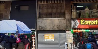 Local Comercial ubicado a pocos metros del parque de Berrio sobre la calle 50 (Via Peatonal de alto flujo), tiene tres niveles, 1er Nivel y sótano; 42.93 mt2 c/u, Mezanine; 28,69 mt2.
