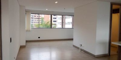 Apartamento ubicado en el sector de castropol, lugar muy tranquilo y seguro, facilidad de acceso debido a su buena ubicación, usado, esta en muy buen estado, facilidad de acceso a palmas en ambos sentidos.