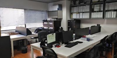 Excelente oficina para la venta en Rosales ,con una muy buena ubicación ya que se encuentra  cerca al sector comercial ,bancario y empresarial ,cuneta con muy buenos espacios Gran Oportunidad