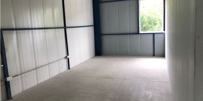 Bodegas 1 y 4 de 640 metros para estrenar, tienen mezanine de 64 mts, 2 muelles de carga, baños, cuarto de ropas, vigilancia, muy bien ubicadas, altura 11 mts 16 mts de frente x 40 de fondo. 
