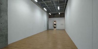 Excelente local ubicado en el Centro Comercial La Central, es ideal para tu negocio por sus amplios espacios, donde podras encontrar  una gran variedad de comercio de diferentes categoria y marca de ropa reconocidas,  cuenta con un facil acceso vehicular y peatonal. Es momento de hacer tus suenos realidad, contacta a nuestro asesor.