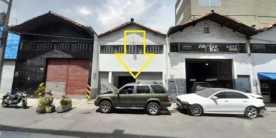 local comercial con espacios amplios e iluminados en su interior faciles vias de acceso y rutas de transporte cercanas primer piso ubicado esn exclusiva zona industrial del bario Colombia, llamanos para mas informacion