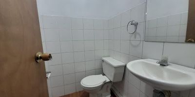 Bodega local, cuenta con area de oficina y area libre; es posible que este sea el mejor momento para emprender tu nuevo proyecto o para darle continuidad al negocio que tanto te has necesitado. contacta a nuestro asesor!