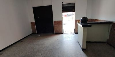 Local de 1 nivel en una zona con amplia oferta comercial y de servicios. tiene una ubicacion estrategica sobre vias arterias como la avenida Nutibara lo cual asegura un facil acceso y una rapida movilidad que permite desplazarse a cualquier punto de la ciudad. ideal para negocio  en un sector con alto flujo peatonal y vehicular!