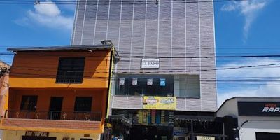 Bodega en tercer piso en unop de los sectores mas comerciales del municipio de Rionegro, este espacio cuenta con la distribucion necesaria para que su empresa o emprendimiento pueda ejercer todas sus actividades de la forma mas eficiente. No pierdas esta oportunidad, llamanos para brindarle mas informacion.