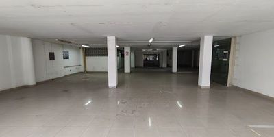 Este local es una excelente oportunidad para que impulses tu proximo negocio, aqui podras forjar todos los suenos que tienes en mente junto a todo tu equipo de trabajo. Ademas, podras gozar de los beneficios que ofrece el sector, su acceso a transporte publico, centros comerciales, supermercados, parque San Ignacio, tranvia del metro sobre todo Ayacucho y una gran variedad gastronomica, contacta a nuestro asesor para que inicies tu proximo emprendimiento.