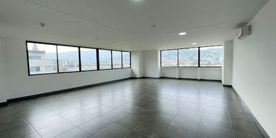 Excelente oficina lista para ocuparse con una ubicacion envidiable, a pocos metros de la estacion del metro de Ayura. Facil acceso a la Avenida el Poblado, esta muy cerca de la zona industrial de Envigado y los barrios residenciales de Santa Maria de los Angeles, Zuniga y La Abadia. Comunicate con nosotros para brindarte mas informacion.