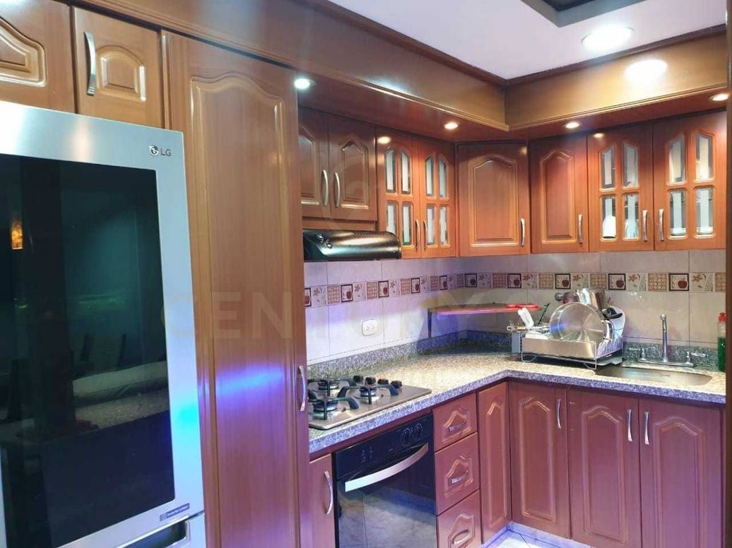 Casa de 6 alcobas en venta en Jazmin, Bogotá, 256 m² · foto 6 de 8