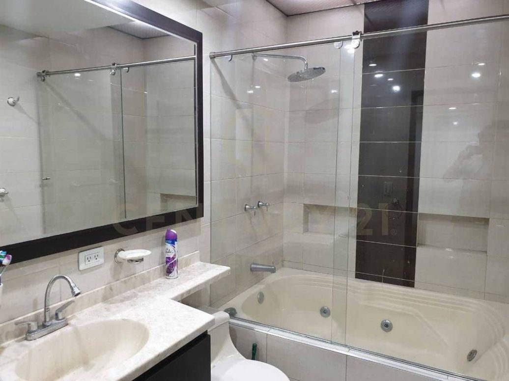 Casa de 6 alcobas en venta en Jazmin, Bogotá, 256 m² · foto 5 de 8