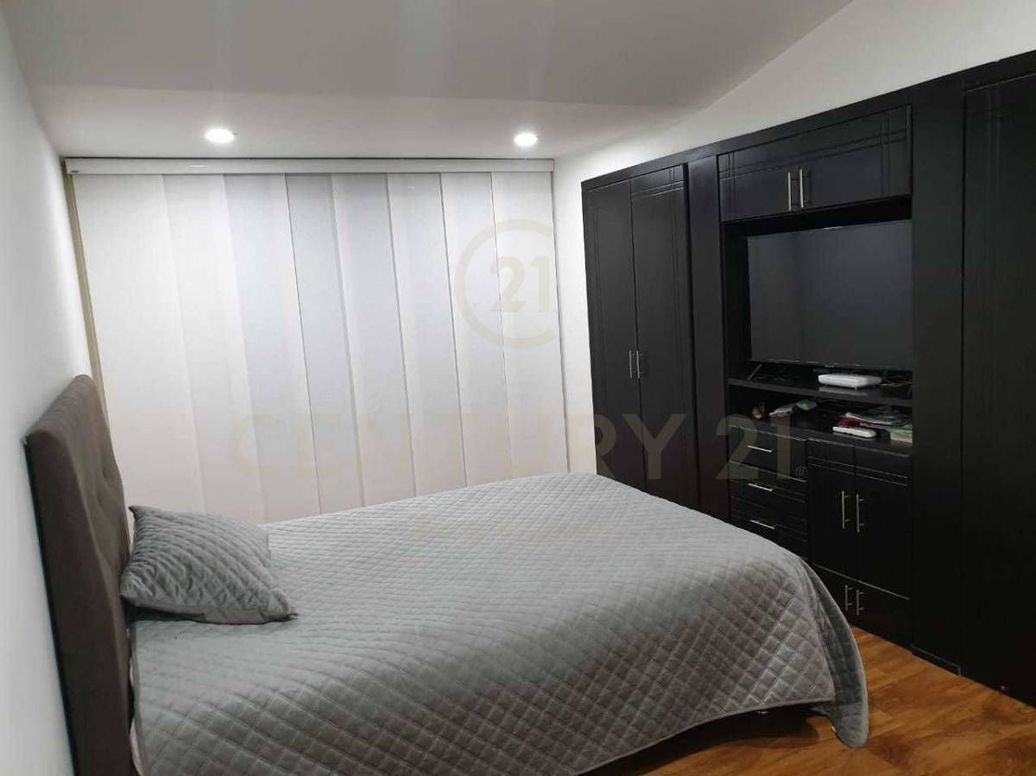 Casa de 6 alcobas en venta en Jazmin, Bogotá, 256 m² · foto 3 de 8