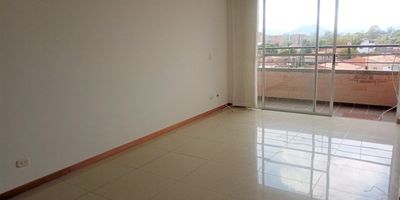 Codigo 22733. Apartamento en arriendo ubicado en Rionegro sector Los ColegiosCerca a: Clínica Somer y Tiendas D1.Descripción general: 3 habitaciones, 1 vestier, 2 closet, 2 baños, Salon - comedor, Cocina abierta integral, Zona de ropas, Balcón, Parqueadero sencillo, Cuarto útil, Red de gas y Servicios públicos.La unidad cuenta con Portería 24 horas, Coworking, Parque infantil, Cancha, Gimnasio, Piscina para adultos, Piscina para niños, Zonas verdes y Parqueadero de visitantes.