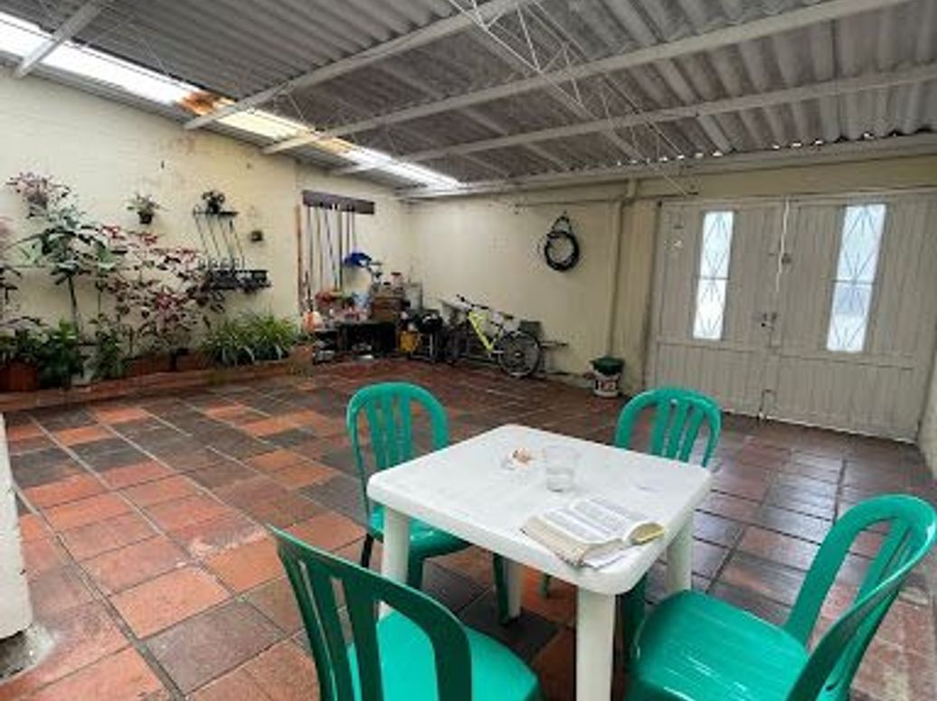 Casa de 5 alcobas en venta en Ciudad Kennedy, Bogotá, 227 m² · foto 11 de 17