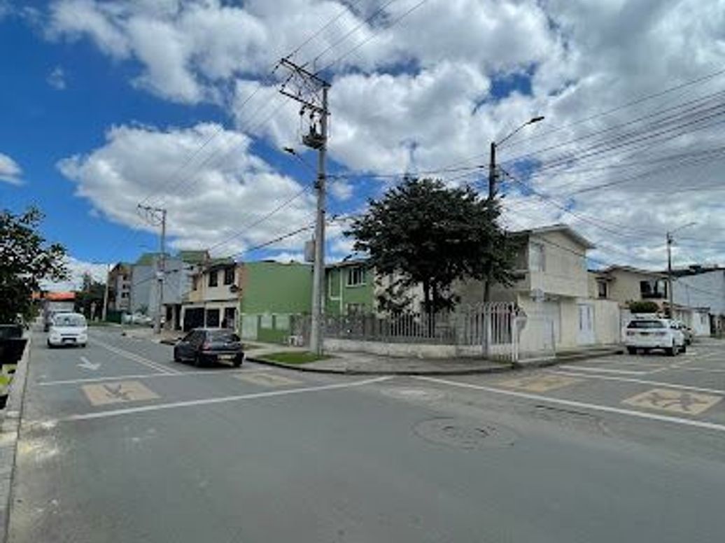 Casa de 5 alcobas en venta en Ciudad Kennedy, Bogotá, 227 m² · foto 4 de 17