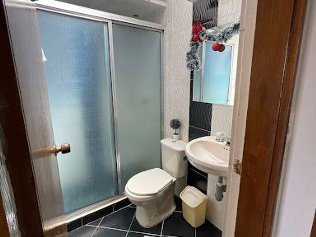 Casa de 5 alcobas en venta en Ciudad Kennedy, Bogotá, 227 m² · foto 13 de 17