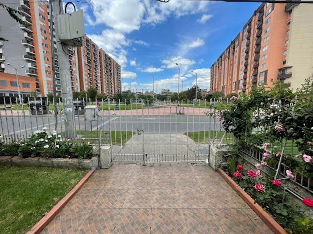 Casa de 5 alcobas en venta en Ciudad Kennedy, Bogotá, 227 m² · foto 7 de 17