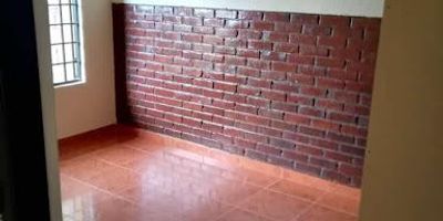 Amplia casa en venta en Mosquera, Cundinamarca, situada en el barrio El Diamante. Esta propiedad de 170 m² dispone de 4 habitaciones y 4 baños, además de 2 parqueaderos. Ofrece seguridad con vigilancia. Una excelente oportunidad de compra en Mosquera por $330,000,000. Para conocer más detalles o programar una visita, contáctenos vía WhatsApp o revise las opciones de contacto telefónico.