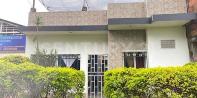 Se vende hermosa casa en Villa María en Cerrito Valle, esta propiedad tiene un área de 147 m2 construidos, ubicada cerca al parque acuático siga la vaca y hacienda el paraíso, y posee cimientos para segundo el piso.
La casa se encuentran hermosos acabados con suelos de cerámica, un baño auxiliar, 3 habitaciones cada una con aire acondicionado, la principal con baño incorporado, y baño de habitaciones todas con luz natural, cocina integral,  una despensa, sala - comedor, patio interno - calentador a gas -  área de Jacuzzi, zona de Gym – garaje con portón eléctrico, zona de oficios y tanque de agua en el techo con capacidad de 500 litros.                                                                                                                                                                                                                                                                                                                                                                                                                                                          
La construcción es de placa y las zonas de luz con láminas de policarbonato.
Afuera también se pueden disfrutar de numerosas características, como áreas turísticas cercanas, una zona barbecue, parques cercanos, hermosas zonas verdes.
No pierdas esta oportunidad y agenda tu cita ya!.