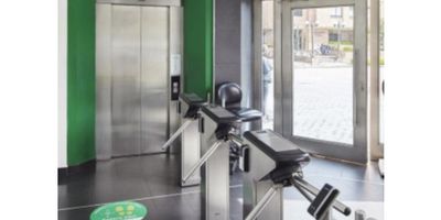 Area 1493 mts, vendo edificio en obra gris, de seis pisos cada uno de 250 mts, control de acceso tecpoint, seis lectores de proximidad, dos  lectores vehiculares, ascensor, dos baterias de baños en cada piso, gavinetes contra incendios, sistema de aire acondicionado para espacios cerrados, cicrcuito cerrado de television, ocho parqueaderos, tanque subterráneo: de reserva de agua con equipo hidroneumático, planta eléctrica: de suplencia total , apts - c- dos 
