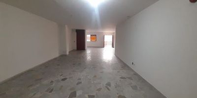 Excelente bodega en uno de los sectores mas comerciales de medellin, esta bodega cuenta con grandes espacios muy bien distribuidos, con terminaciones de gran factura la cual tambien se podria utilizar como espacio de oficina, tiene una excelente altura y buena capacidad electrica. se encuentra en un sector muy especial rodeada de todo tipo de oferta gastronomica y comercial. no pierdas esta oportunidad, llamanos para brindarle mas informacion.