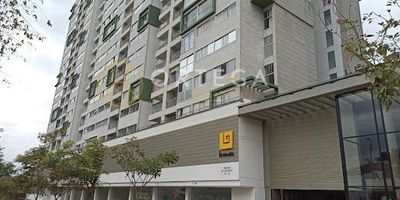 Hermoso apartamento para estrenar, área 70 m2, cuenta con 3 habitaciones con closet, 2 baños, sala comedor, cocina integral, zona de ropas, calentador, piso en cerámica, parqueadero cubierto, vigilancia las 24 horas del día.