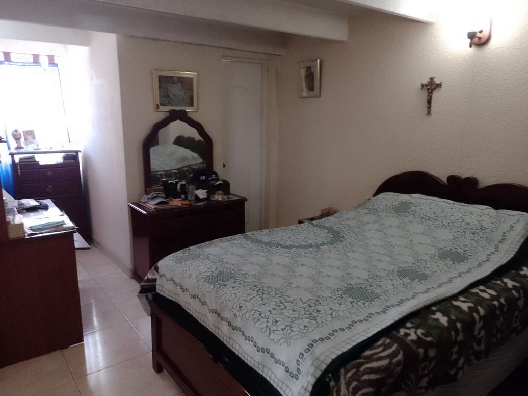 Casa de 7 alcobas en venta en Mandalay 1, Bogotá, 140 m² · foto 8 de 17