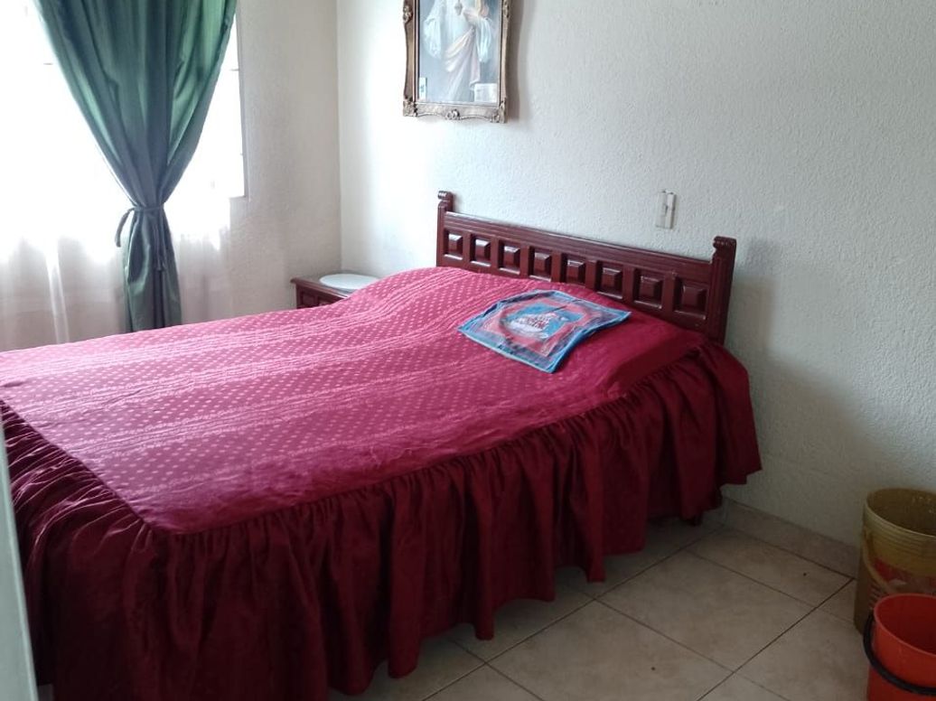 Casa de 7 alcobas en venta en Mandalay 1, Bogotá, 140 m² · foto 13 de 17