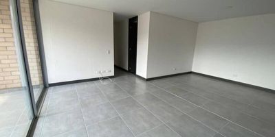 Codigo 22903. Apartamento en arriendo ubicado en La Estrella sector La FerreriaCerca a: Hospital La Estrella, Colegio Luis Amigo Ciudadela y Smarfit Suramericana.Descripción general: 2 habitaciones, 1 vestier, 1 closet, 2 baños, Salon - comedor, Cocina abierta integral, Cuarto útil, Red de gas, Portería 24 horas, Parque infantil, Piscina para adultos y Piscina para niños.