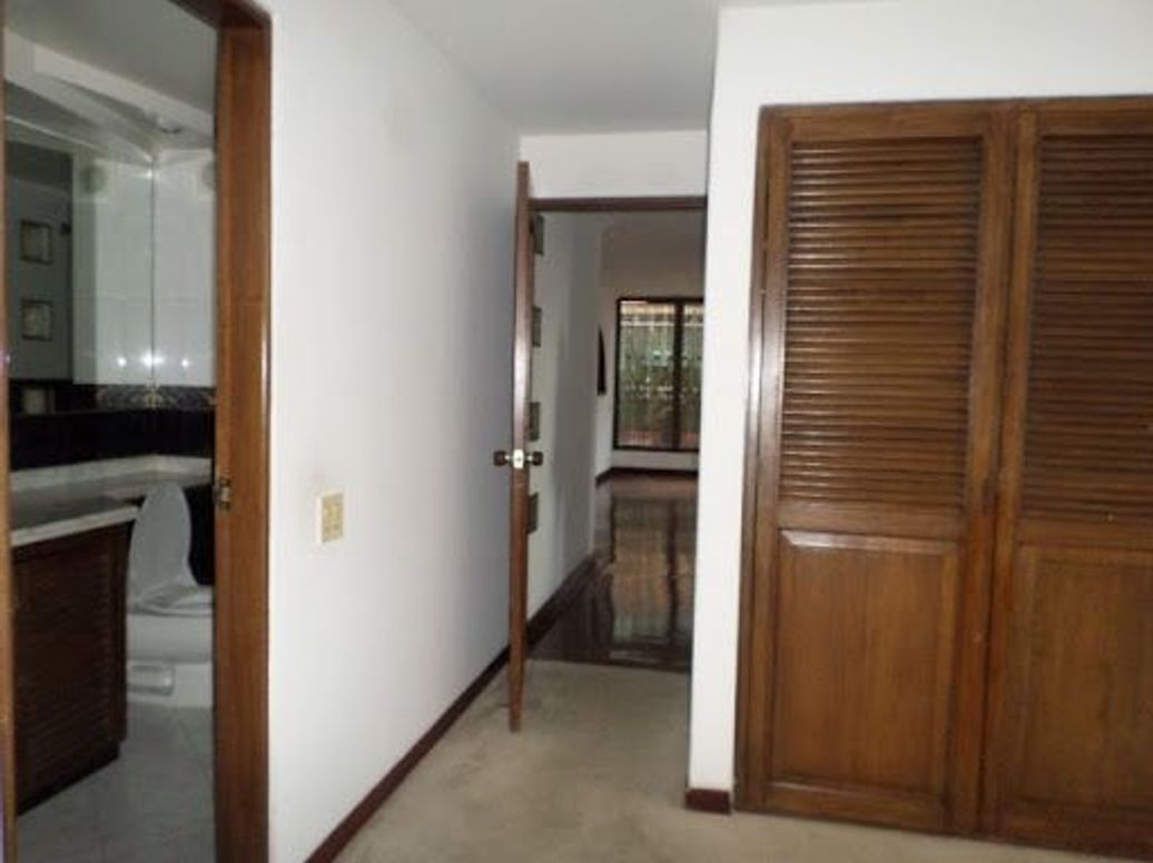 Apartaestudio en venta en Chicó Norte, Bogotá, 81 m² · foto 5 de 17