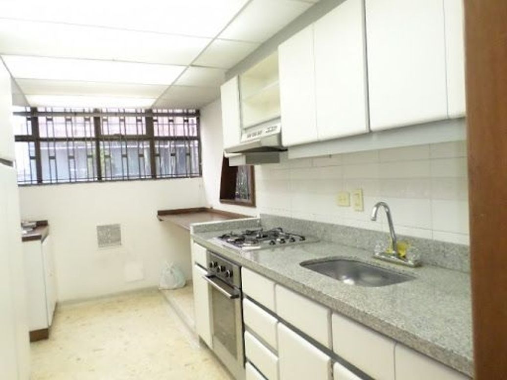 Apartaestudio en venta en Chicó Norte, Bogotá, 81 m² · foto 10 de 17