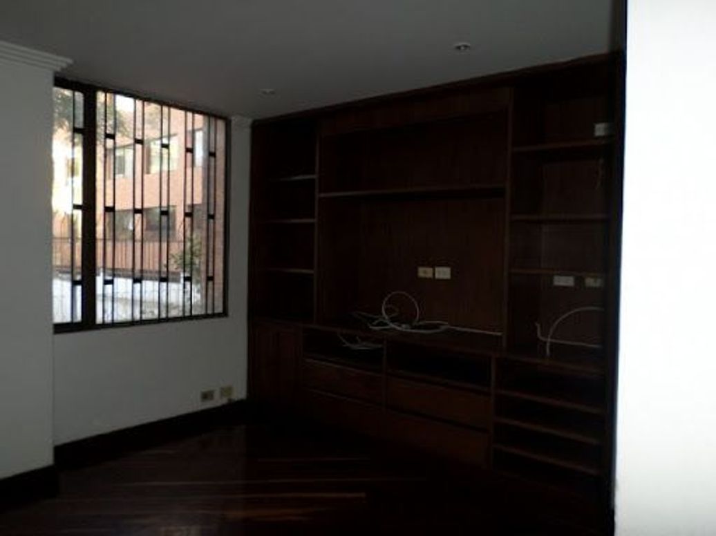 Apartaestudio en venta en Chicó Norte, Bogotá, 81 m² · foto 2 de 17