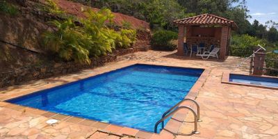 INMOBILIARIA  ATLAS / VENDE CASA  CAMPESTRE/ CONJUNTO MESA DE LOS SANTOS

AREA TERRENO: 2500 M2

AREA CASA: 320 M2

CASA DE 2 PISOS

2 PISO


 3 HABITACIONES
 3 BAÑOS
  SALA
 ESTUDIO


1 PISO


 COMEDOR 
 COCINA SEMI INTREGAL
 BBQ
 AREA DE LABORES
 2 CAÑABAS PEQUEÑAS
 PISCINA PARA ADULTOS Y NIÑOS
 PARQUEADERO 2 VEHICULOS


SE RECIBE PERMUTA DE MENOR VALOR

PROGRAMA TU CITA!


 INFORMES: xxx301xxx594xxx8700  

