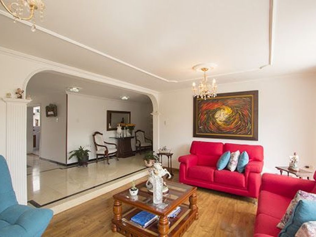 Casa de 4 alcobas en venta en Pontevedra, Bogotá, 250 m² · foto 3 de 20