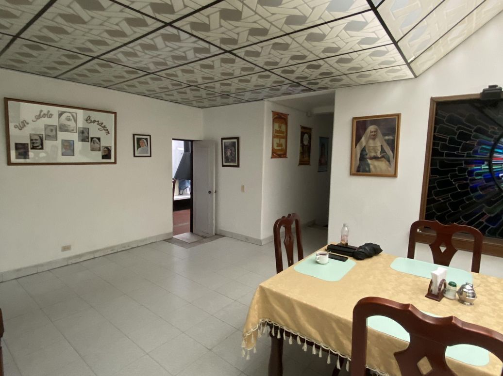 Casa de 6 alcobas en venta en Teusaquillo, Bogotá, 317 m² · foto 2 de 14