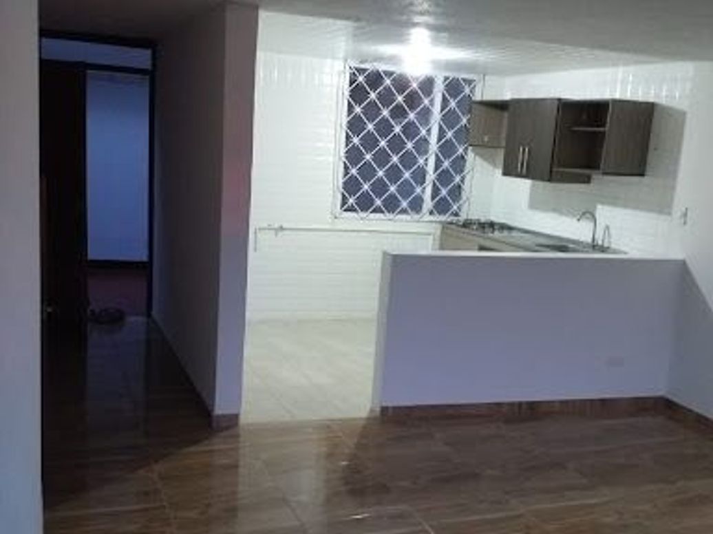 Casa de 7 alcobas en venta en Paris, Bogotá, 100 m² · foto 13 de 14