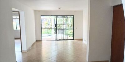 Apartamento exterior en arriendo cerca a rutas de transporte publico, centro comerciales, supermercados, universidades y servicios complementarios. Piso en ceramica, sala comedor, 2 alcobas con baño social, cocina integral cerrada, balcon, zona de ropas. *Inmuebles sujetos a verificación de disponibilidad.*