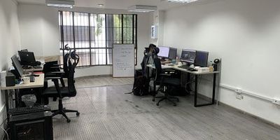 Para clientes por Invertir, que busquen oficina muy bien ubicada con terraza. Se aceptan permutas.