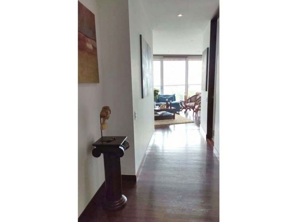 Apartamento de 2 alcobas en venta en Chicó Alto, Bogotá, 183 m² · foto 9 de 19