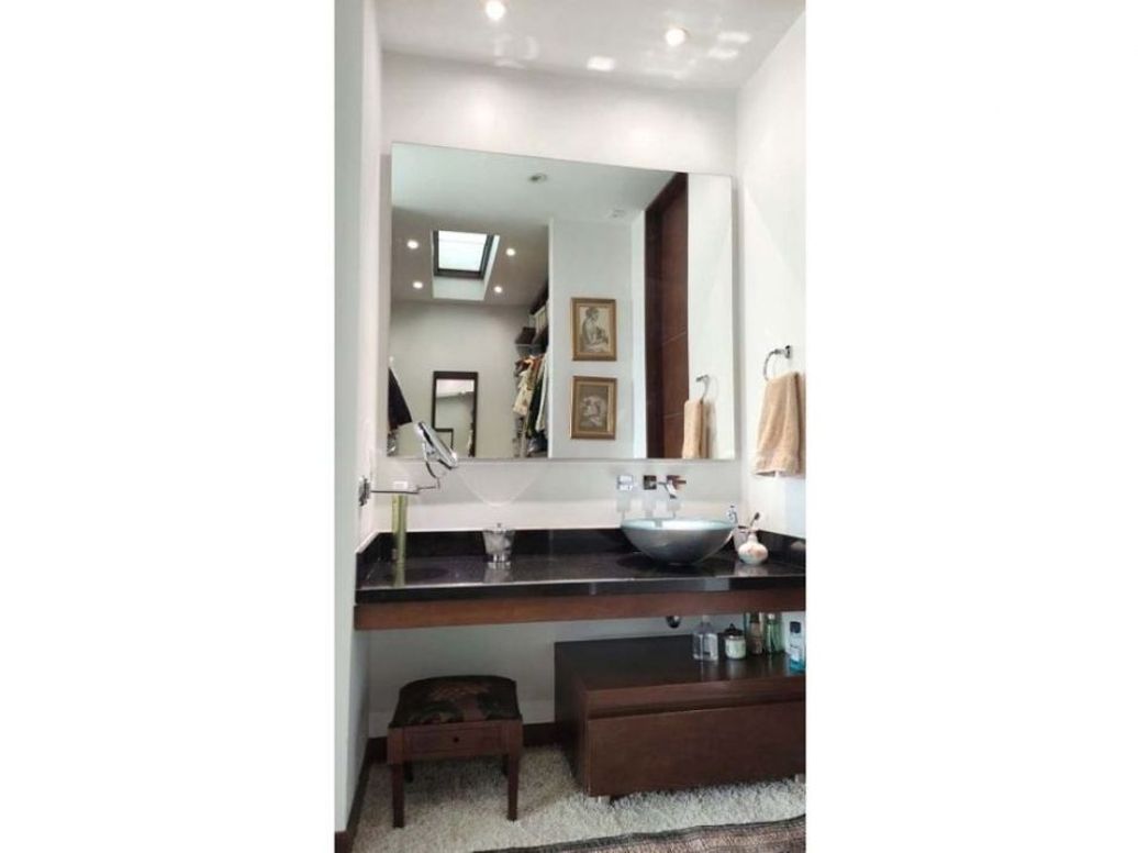 Apartamento de 2 alcobas en venta en Chicó Alto, Bogotá, 183 m² · foto 15 de 19
