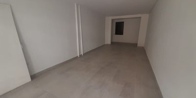 Local con excelente iluminacion, con buenos espacios y ubicado en sector comercial y residencial, facil acceso a transporte publico, no dejas pasar esta oportunidad y contactanos te asesoramos.