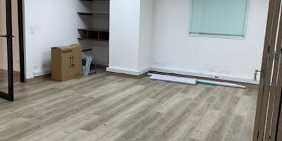 Excelente oficina en una de las mejores zonas de la calle 77, queda cerca a zona bancaria, multinacionales, restaurantes y zona comercial. Excelente transporte, Gran oportunidad.
