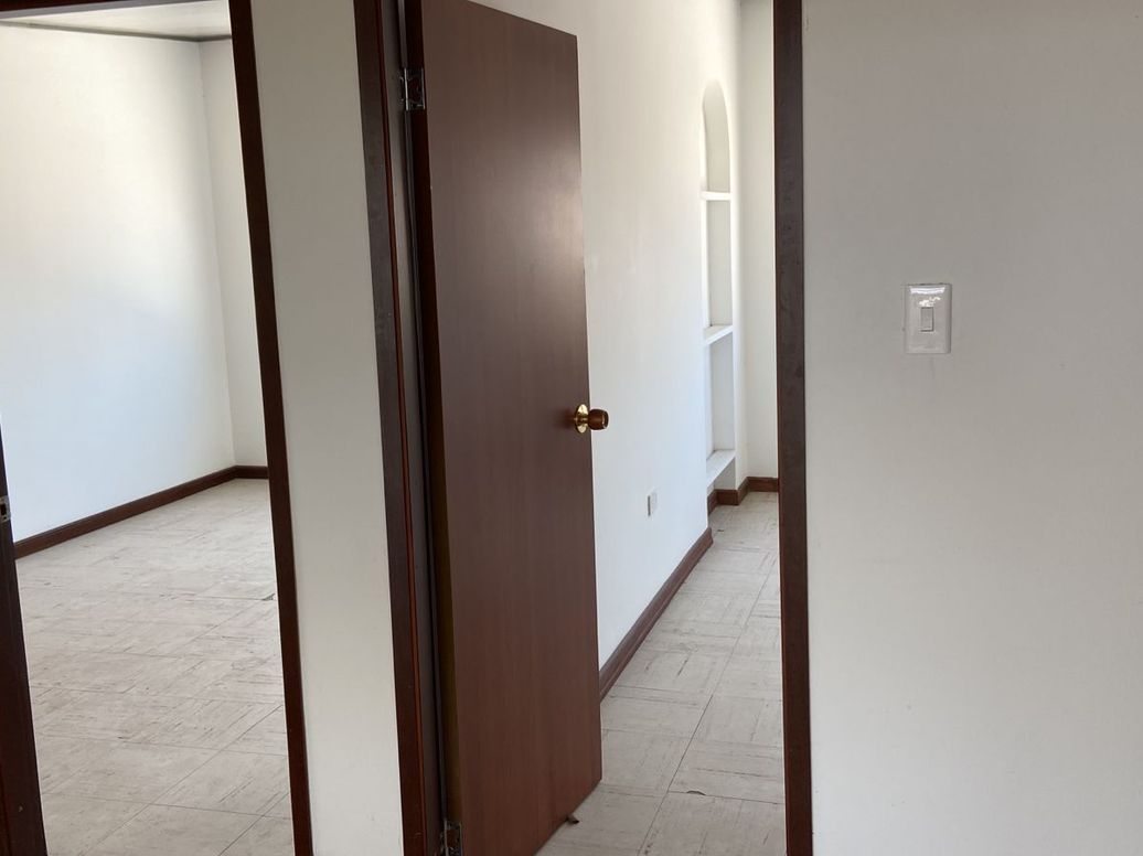 Apartamento de 7 alcobas en venta en Florida Sector Ii, Bogotá, 450 m² · foto 18 de 20