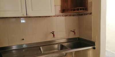 Apartamento en Arriendo Belalcazar Medellin 
 
Arriendo comodo apartamento con buen transporte publico cerca, colegios, supermercados, zonas verdes, 

CARACTERISTICAS:

SALA COMEDOR
2 ALCOBAS
ZONA DE ROPAS
BAÑO SENCILLO
COCINA SENCILLA
RED DE GAS
PISO EN CERAMICA
2 PISO 
 
Código del Inmueble Espacio urbano: 1142344  
Código particular del anunciante: NORTE  
