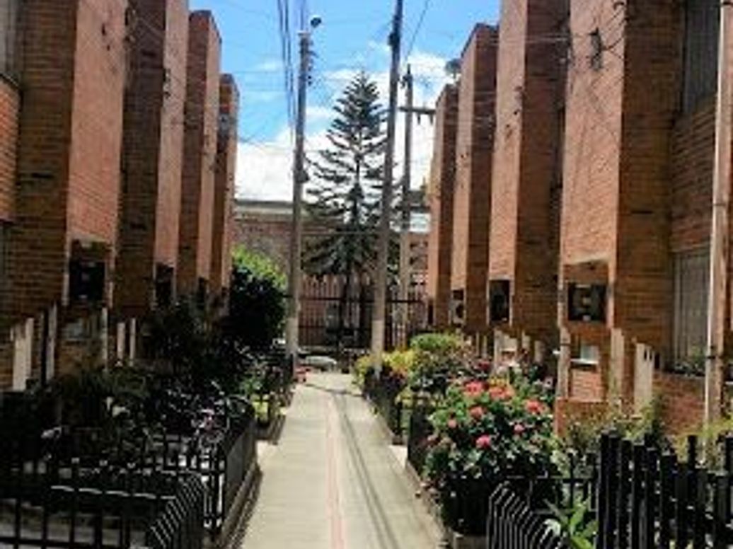 Casa en venta en Madelena, Bogotá · foto 3 de 11