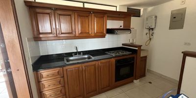 Apartamento en arriendo en El Portal, Envigado, Antioquia, ideal para quienes buscan un espacio moderno y funcional. Ubicado en el piso 8 de una unidad cerrada con vigilancia las 24 horas, este apartamento de 65 m² cuenta con 2 habitaciones, 2 baños completos y 2 parqueaderos. Con tan solo 1 año de antigüedad, ofrece cercanía a puntos clave como Viva Envigado y diversos restaurantes. Una excelente opción para vivir con comodidad en la ciudad de Envigado. Para conocerlo, contáctenos a través de WhatsApp, quiero que me contacten o ver teléfonos.