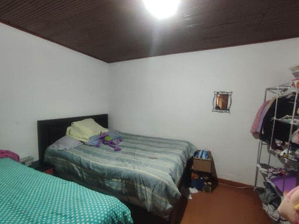 Casa de 3 alcobas en venta en Las Ferias, Bogotá, 135 m² · foto 2 de 9