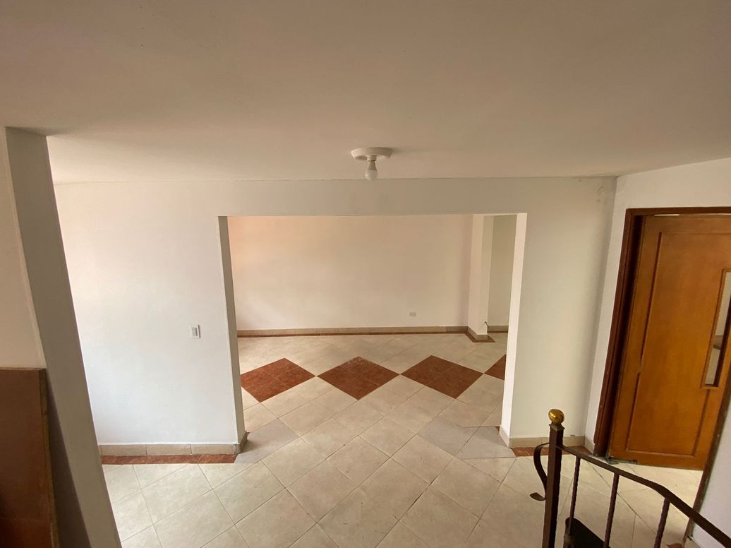 Casa de 3 alcobas en venta en San José Del Prado, Bogotá, 140 m² · foto 2 de 18
