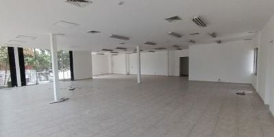 Disenado para optimizar tus operaciones, este local cuenta con las ultimas tecnologias y comodidades, garantizando un entorno de trabajo seguro y eficiente para tus empleados.
