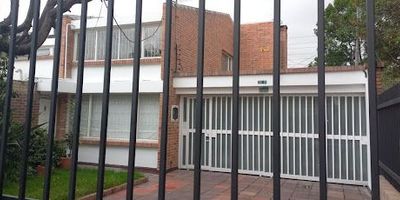 CASA CON EXCELENTES ESPACIOS.ZONA RESIDENCIAL.CERCA ALA ESTACION DEL TRAMILENIO.HUMEDAL CORDOBA, CERCA AL ÉXITO. AVDA SUBA. BULEVAR NIZA.CLINICA SHAIO,CON BUENAS VIAS DE ACCESO. 